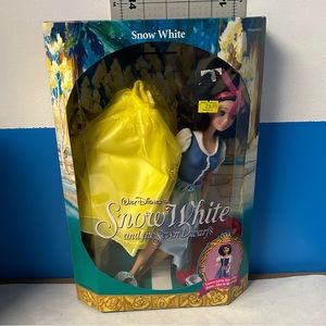 Snow White Doll - 1992 Walt Disney’s Snow White and Seven Dwarfs